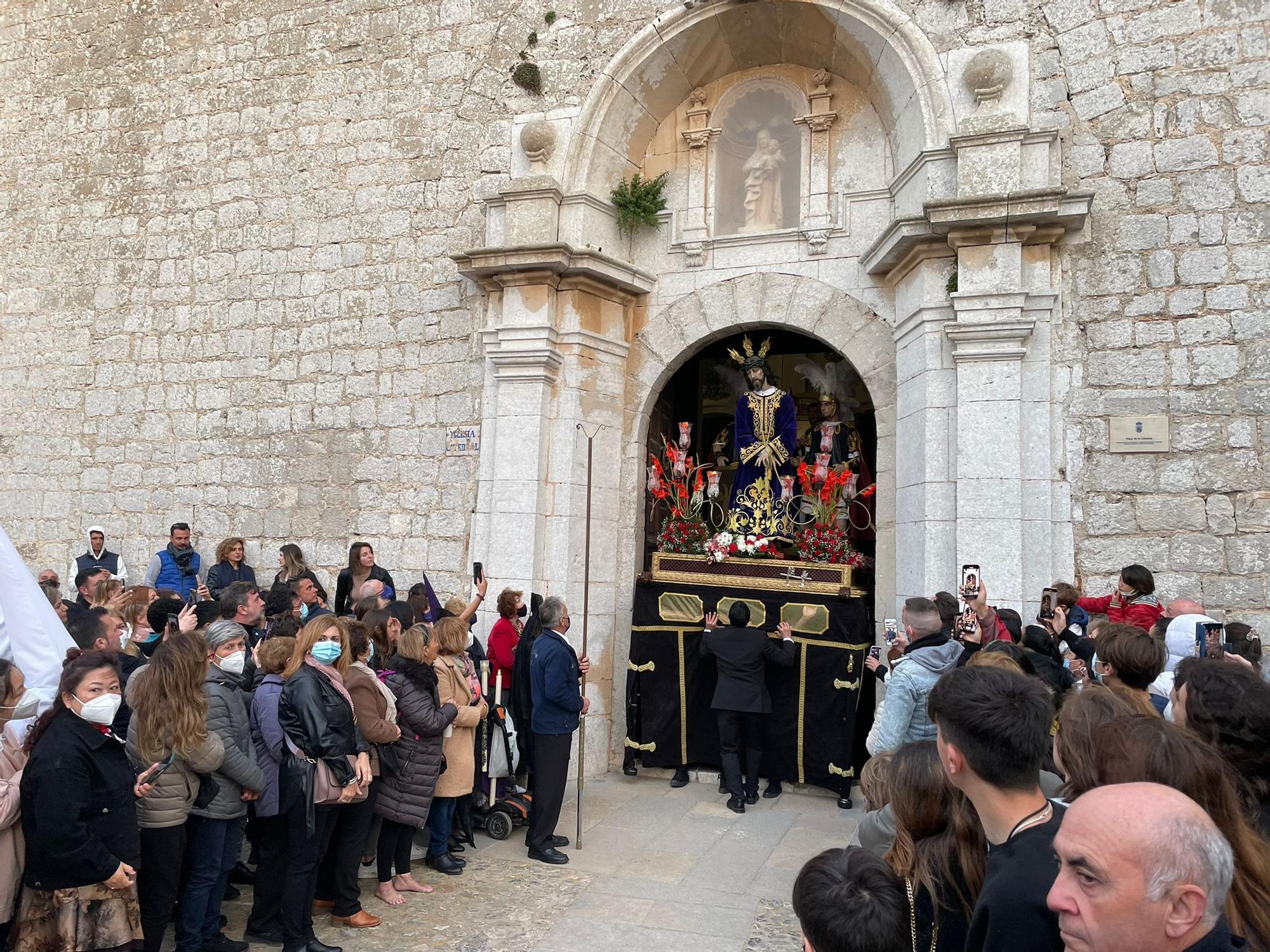 Semana Santa En Ibiza: procesión del Santo Entierro en el Viernes Santo