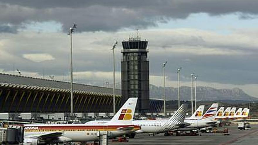 Fotografía de archivo de varios aviones de Iberia.