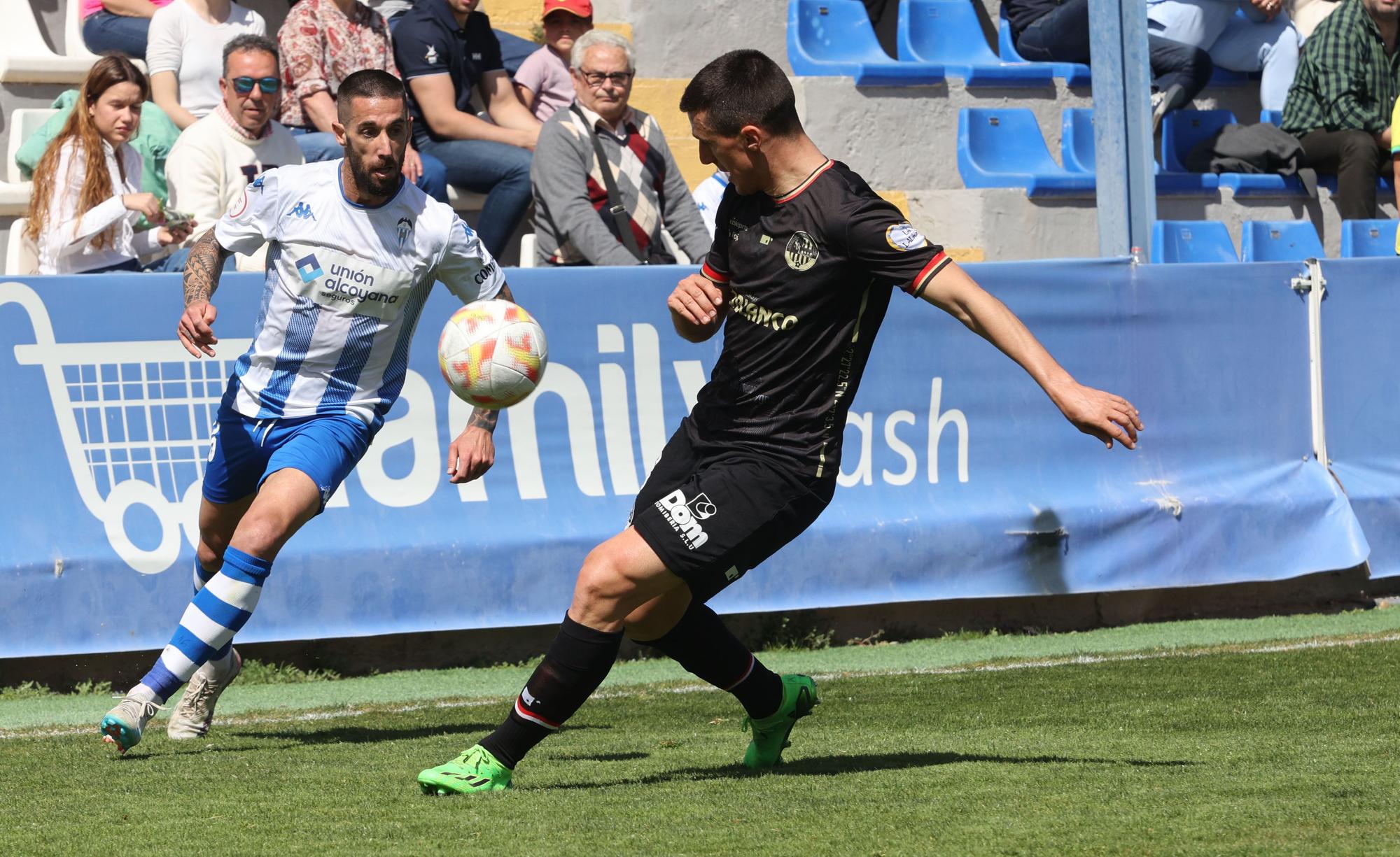 El Alcoyano se aleja del peligro (2-0)