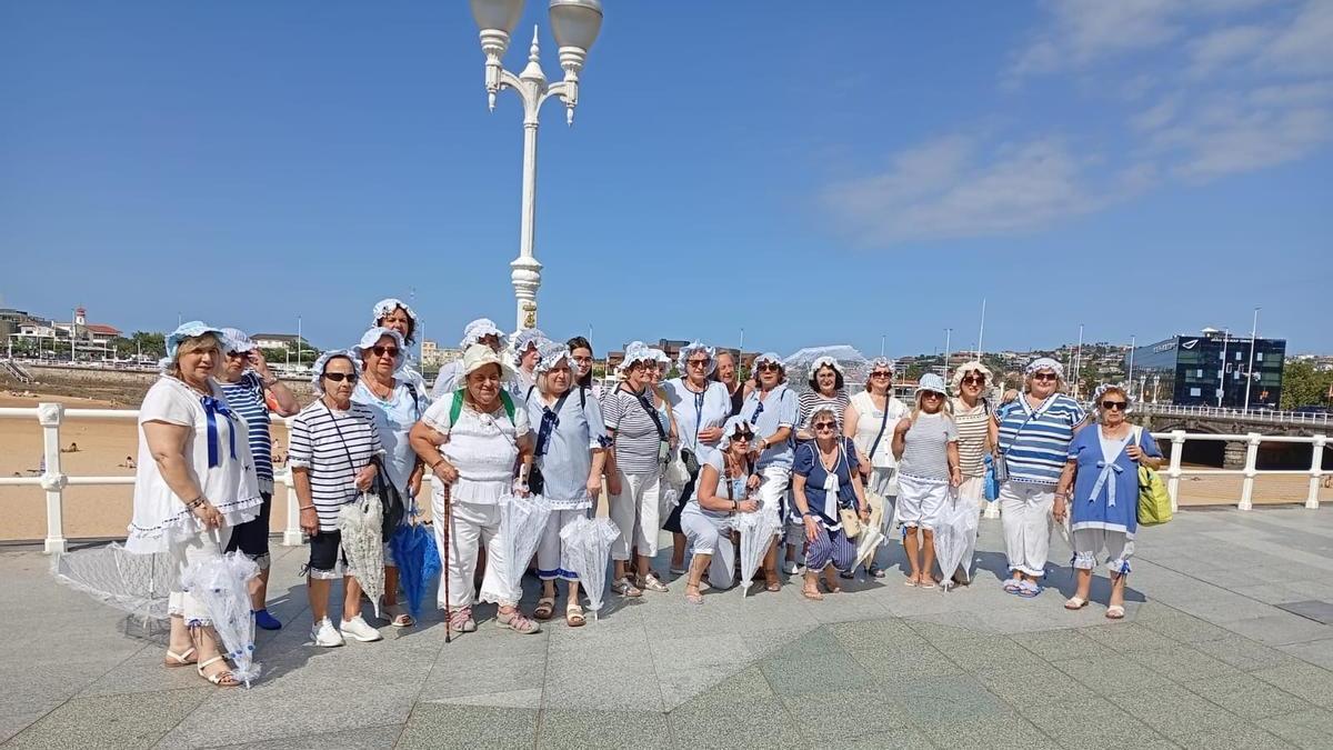 De La Corredoria a Gijón para iniciar los baños de ola