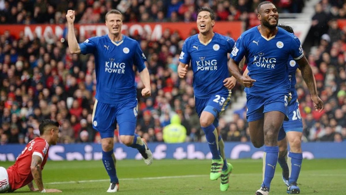 Wes Morgan celebra el gol del empate del Leicester ante el Manchester United.