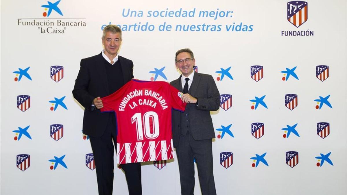 Miguel Ángel Gil Marín, consejero delegado del Atlético de Madrid y Jaume Giró, director general de la Fundación Bancaria ¿la Caixa¿