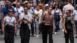 El passeig de Gràcia bat el seu rècord de passejants, botigues i lloguers