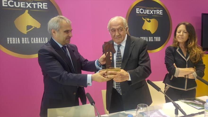 Premio Ecuextre a Ignacio Bravo