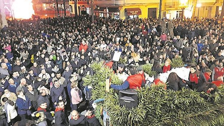 Los vecinos toman la plaza de Sant Bartomeu para la ‘cremà del dimoni’