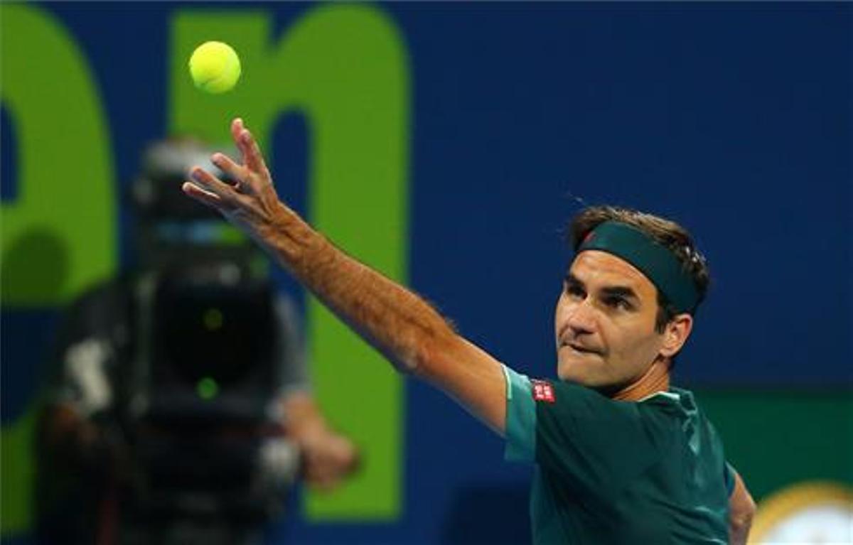 Federer torna amb una treballada victòria en el seu debut a Doha