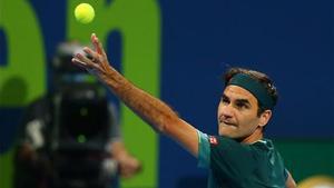 Federer torna amb una treballada victòria en el seu debut a Doha