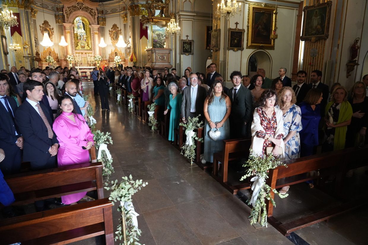 Todas las fotos de la boda de Claudia Porcar y Saúl Sales, hijo del portavoz Vicent Sales, en la Basílica del Lledó