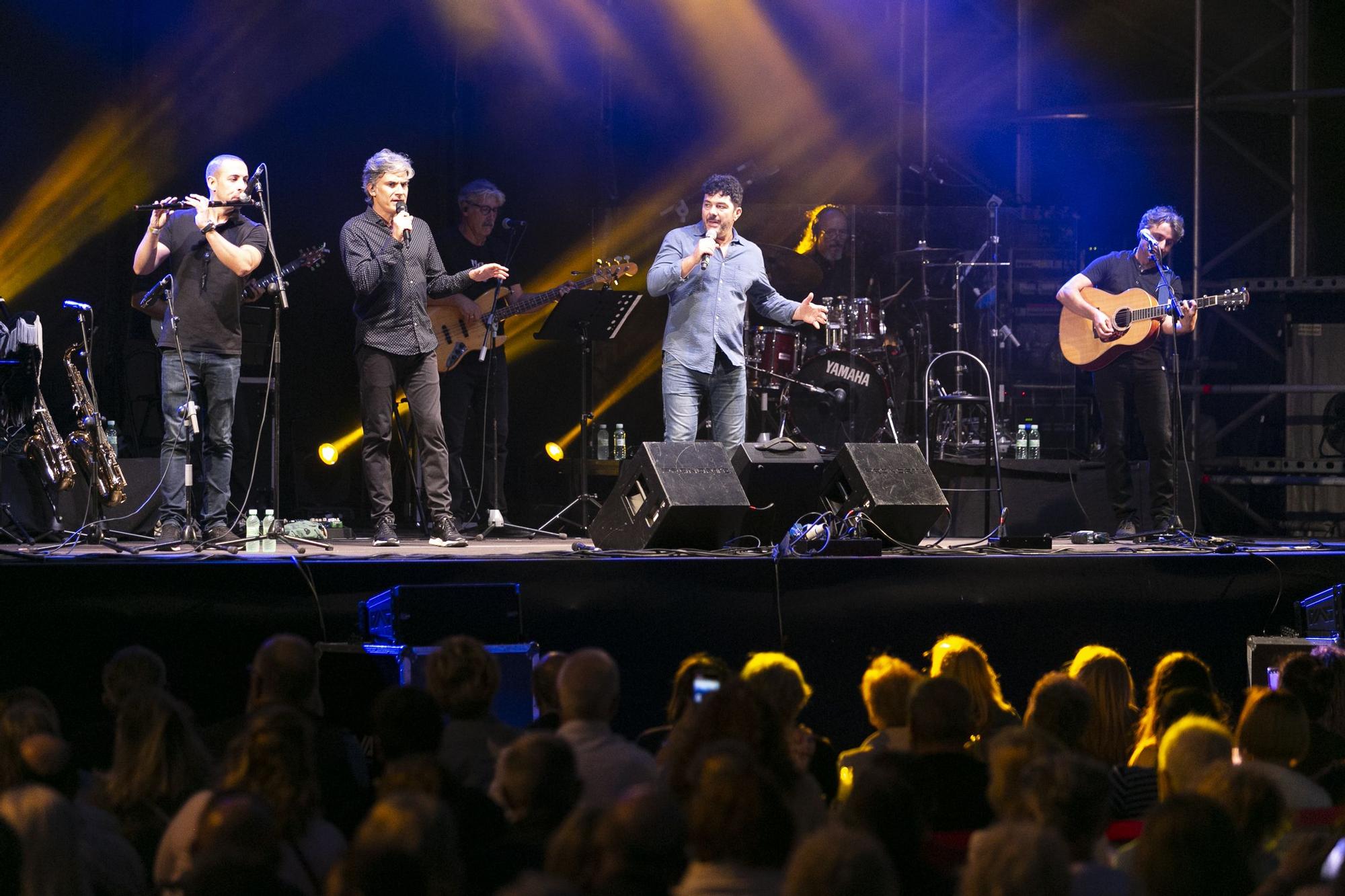 Así fue el concierto de Nando Agüeros, sus "amigos asturianos" y Rosa López en Luanco