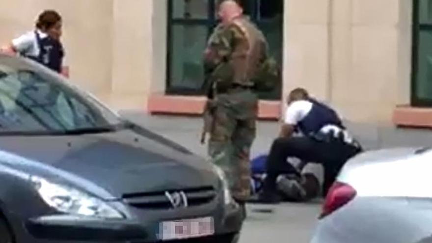Abatut un home al centre de Brussel·les després d&#039;atacar tres soldats amb un ganivet