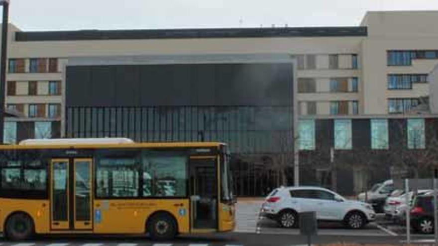 La Generalitat pondrá un servicio de bus con parada en el hospital de Llíria