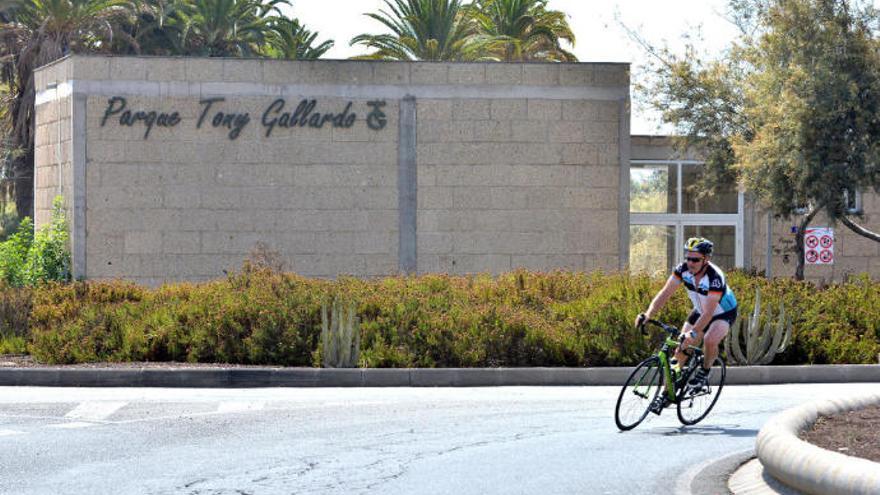 El Cabildo retrasa por quinta vez la apertura del Tony Gallardo