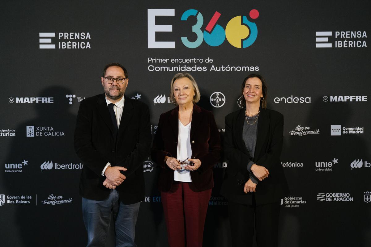 De izquierda a derecha, Armando Huerta, director de El Periódico de España; Luisa Fernanda Rudi, expresidenta de Aragón, y Ana Mira, responsable de Proyectos Estratégicos de Prensa Ibérica