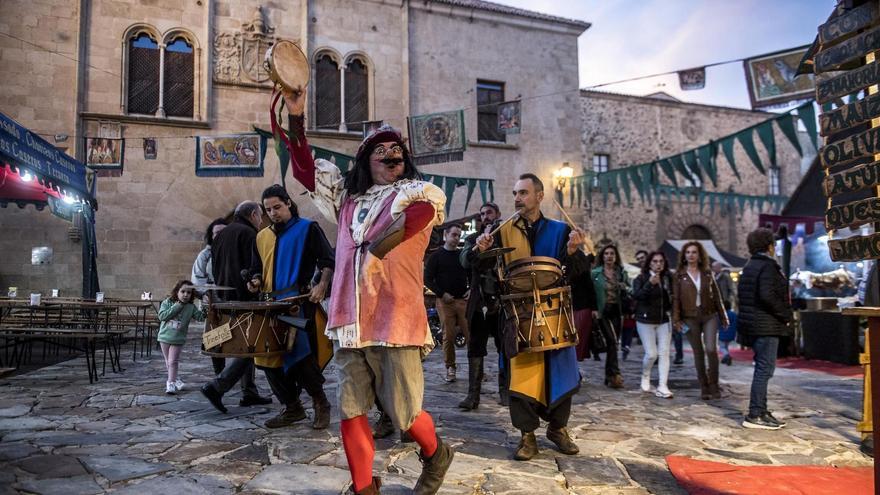 La vuelta de Cáceres al medievo... y a la cetrería