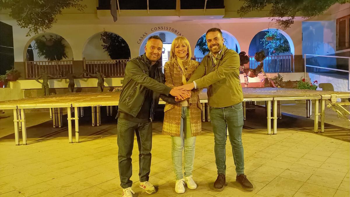 De izquierda a derecha, Alexis Ramos (UVE), Isabel Peñate (AxSM) y José Déniz (PSOE).
