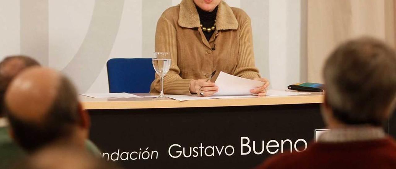 Atilana Guerrero, ayer, durante su conferencia en la Fundación Gustavo Bueno.