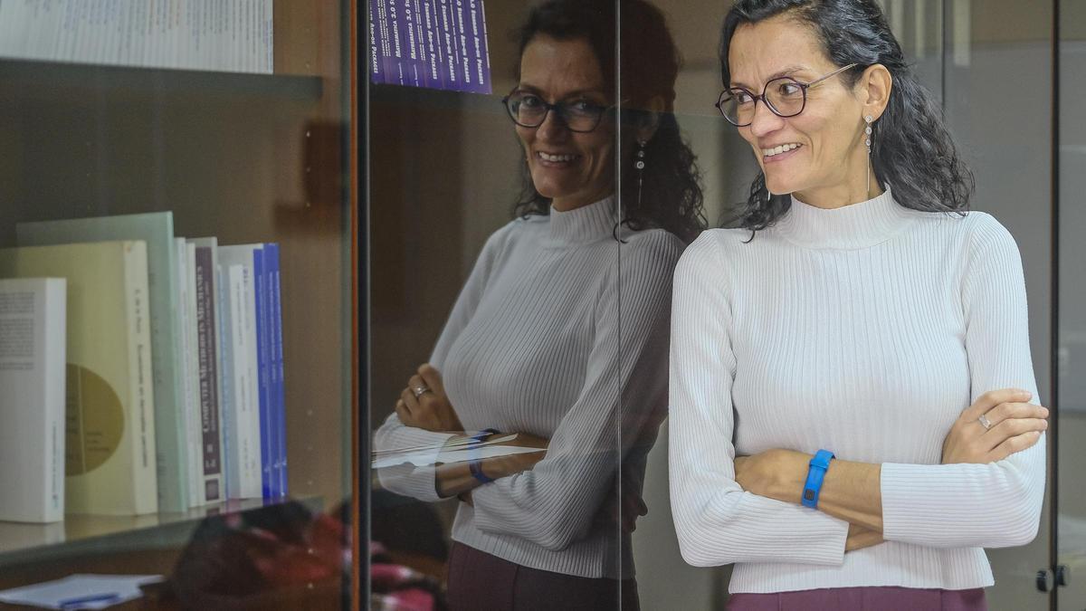 Belén López en su despacho en el Departamento de Matemáticas de la ULPGC, en el Campus de Tafira.