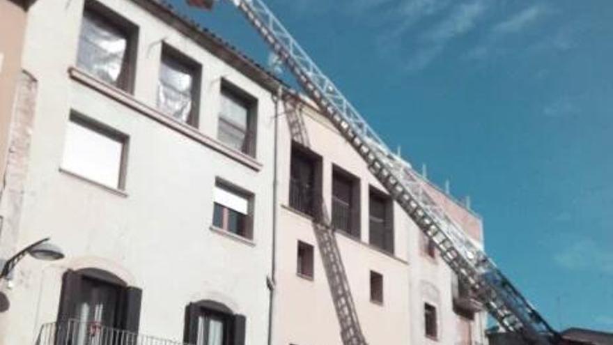 Els Bombers apaguen un incendi de xemeneia a Santpedor