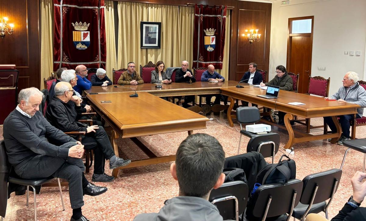 Alcaldes de la Costera en la reunión con el diputado del Ciclo Integral del Agua, en la Llosa de Ranes.