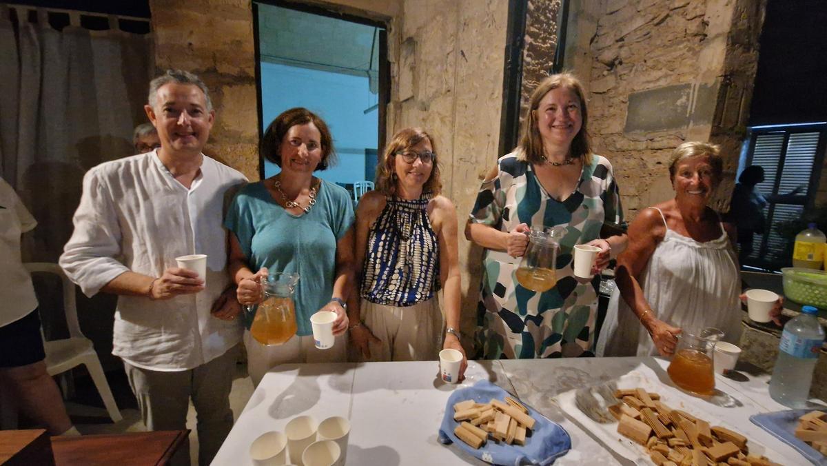 Miguel González, Margalida Pou, M. Magdalena Aloy, Antonia Suñer y Apolonia Rotger.