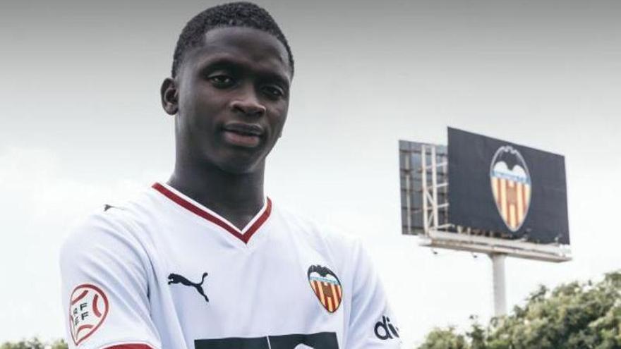 OFICIAL: El Valencia CF ficha a un delantero para la Academia VCF