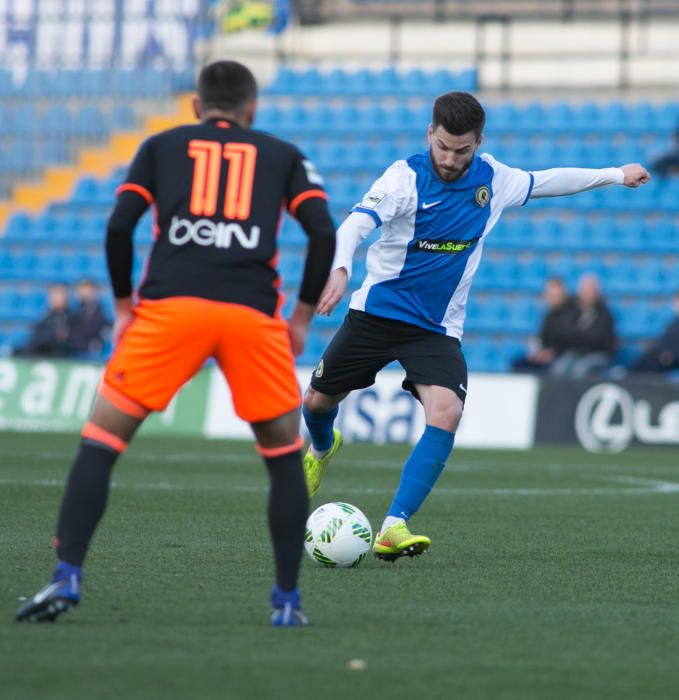 La primera parte acabó sin goles de milagro ya que el Mestalla dispuso de tres ocasiones claras y el Hércules de dos.