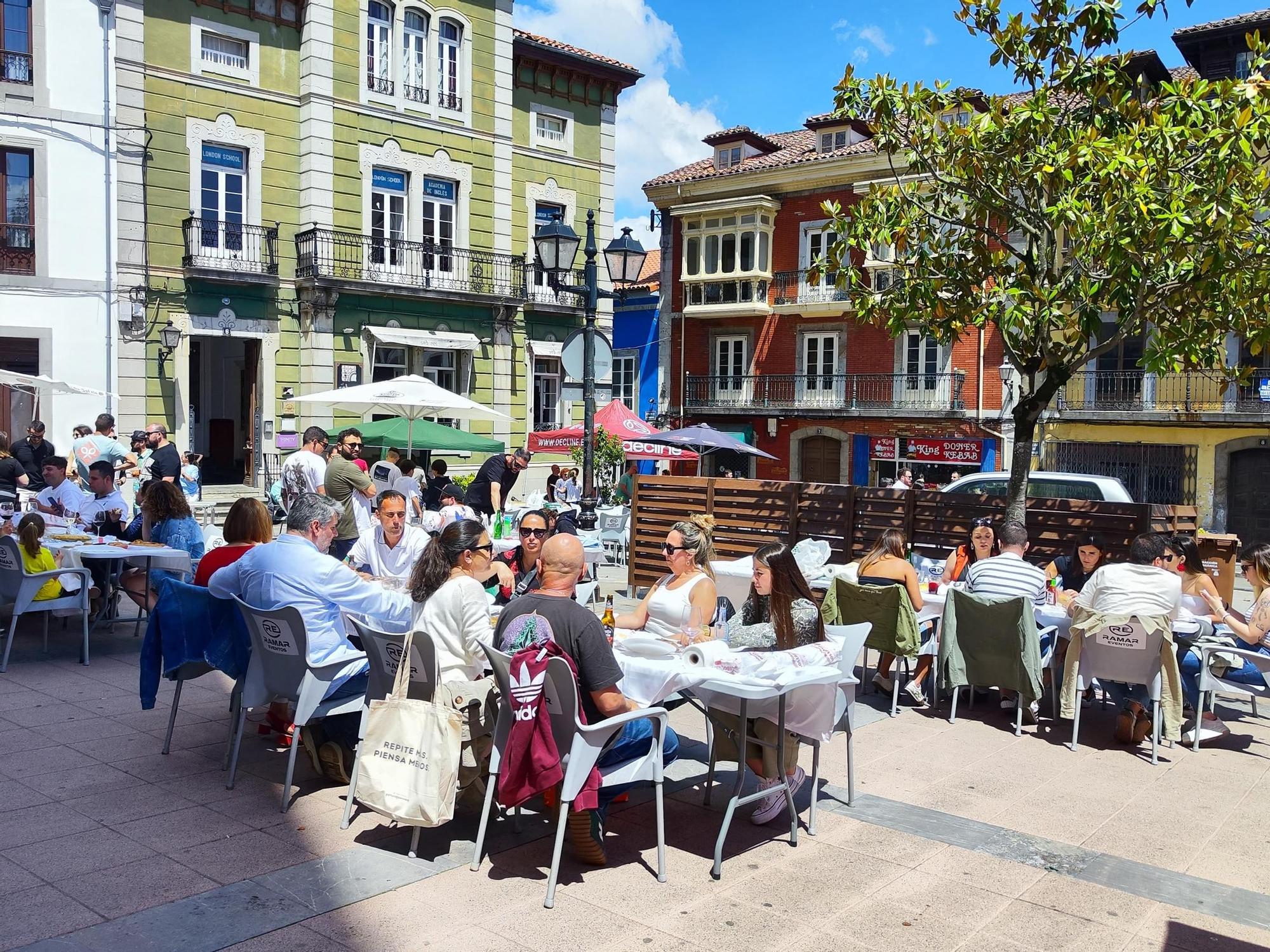 Pravia vive una comida en la calle de récord