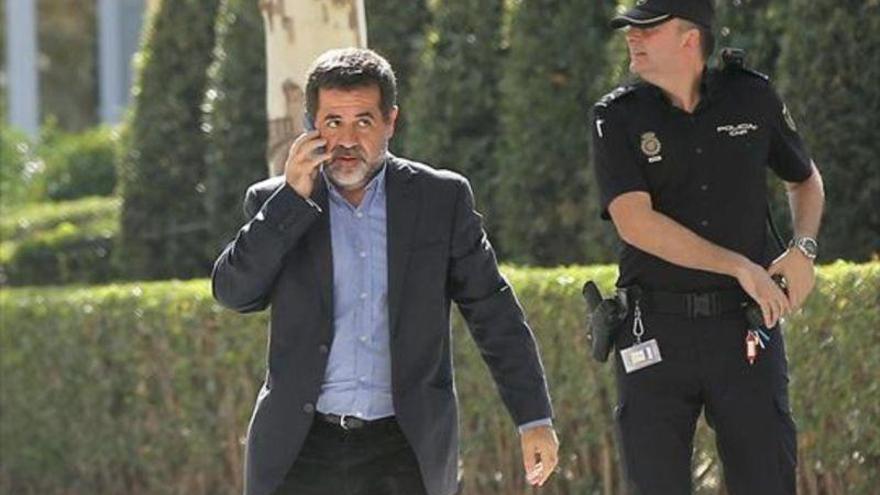 El juez da de plazo hasta el día del pleno para revisar la libertad de Sànchez