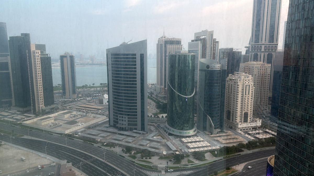 Vista de Doha desde uno de los hoteles donde hay alojados turistas cordobeses atrapados.