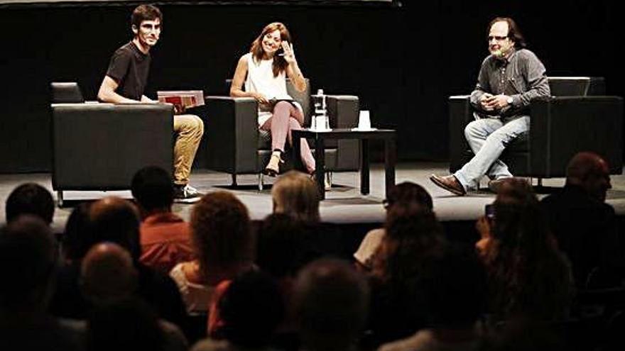 D&#039;esquerra a dreta, Rodríguez, Iolanda Arboleas i Enric Prats, ahir al centre cultural La Mercè.