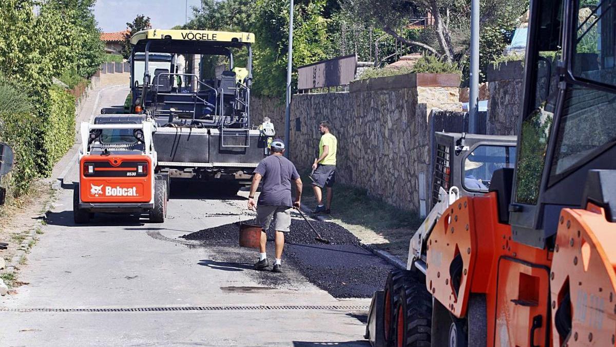 L&#039;asfaltatge de carrers suposarà part de les inversions que es volen aprovar.