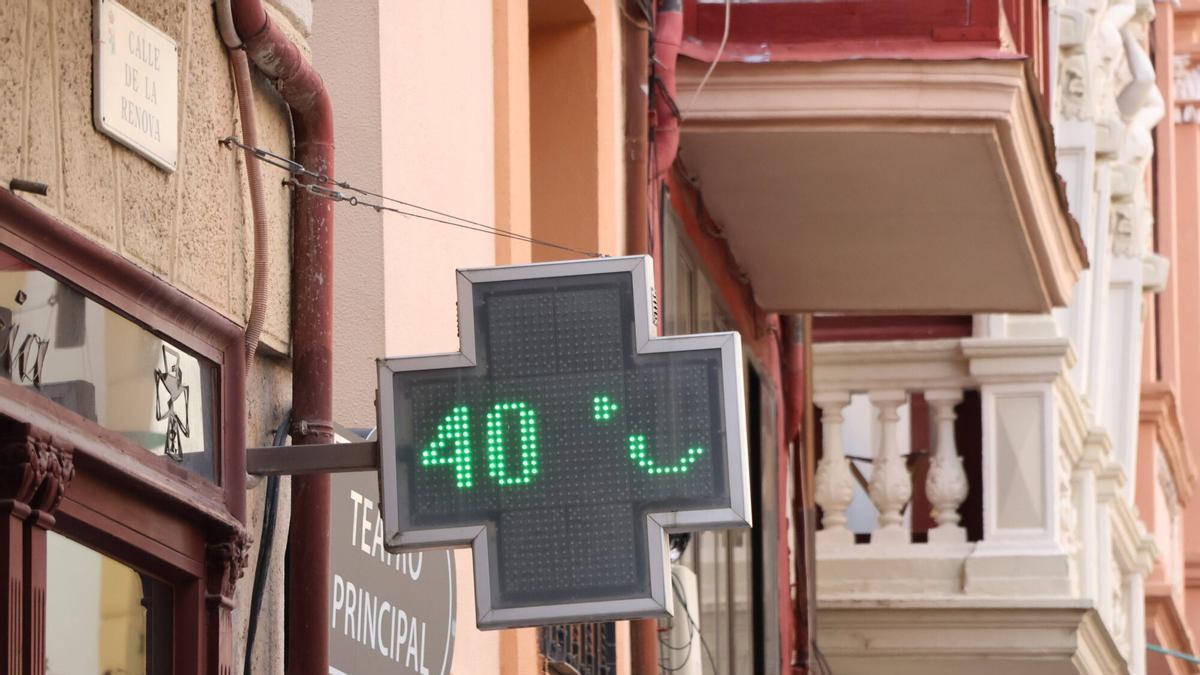 Ola de calor en Zamora: un termómetro marca 40 grados.