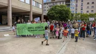Cacerolada de familias contra la ampliación del colegio de Pràctiques de Palma: "Educación nos ignora"