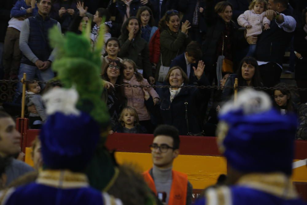 Los Reyes Magos llegan a la Plaza de Toros de Alicante.