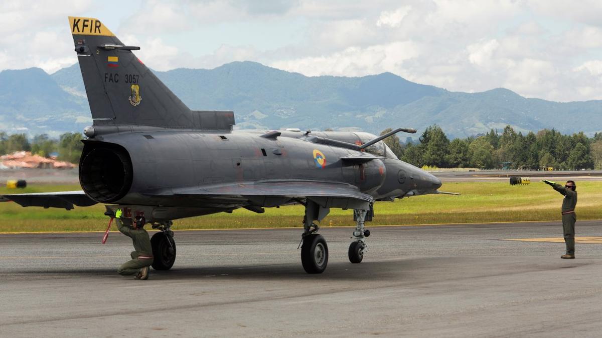 colombia 2019-07-23t182612z 1329813608 rc1c65f00100 rtrmadp 3 colombia-airshow