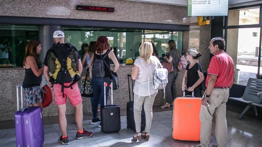 “Llegaríamos más en hora si el tren lo tiraran burros”