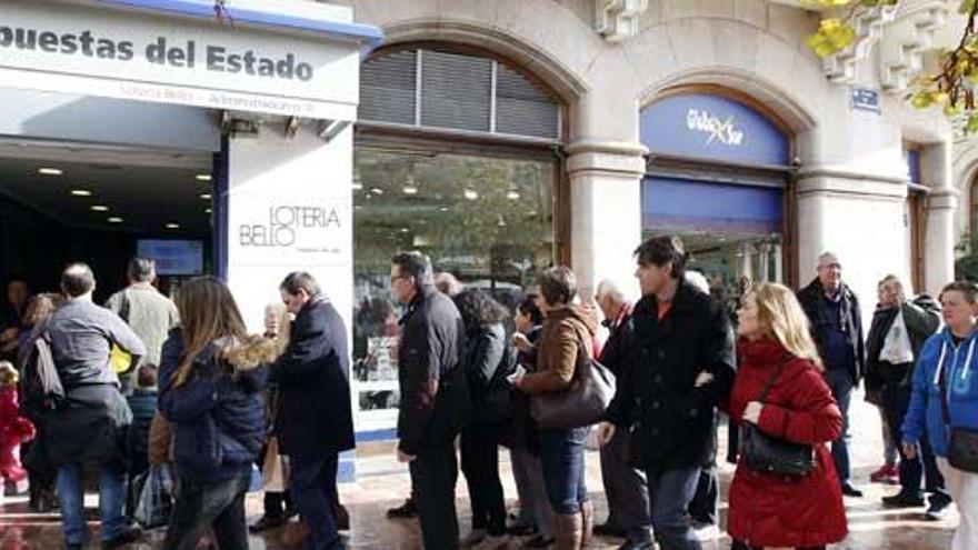 Los españoles apuran para comprar Lotería del Niño