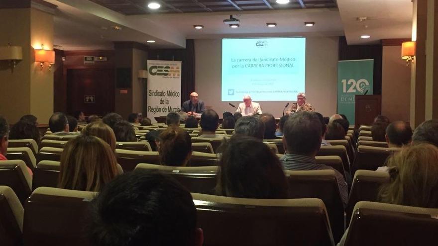 Asamblea de médicos celebrada el pasado 4 de mayo.