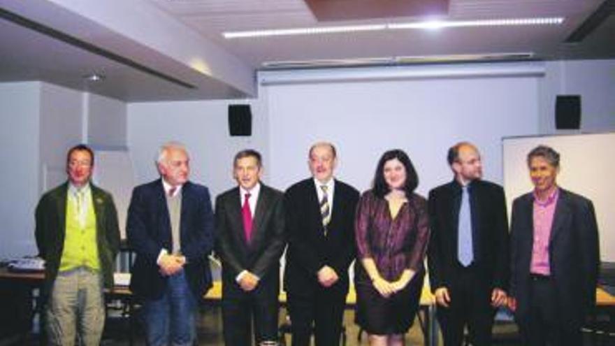 De izquierda a derecha, Yves Porter, Mehmet Baha Tanman, Javier Barón Thaidigsmann, Javier González Santos, Clara Álvarez, Jean-Pierre van Staëvel y Ahmed Saadaoui.