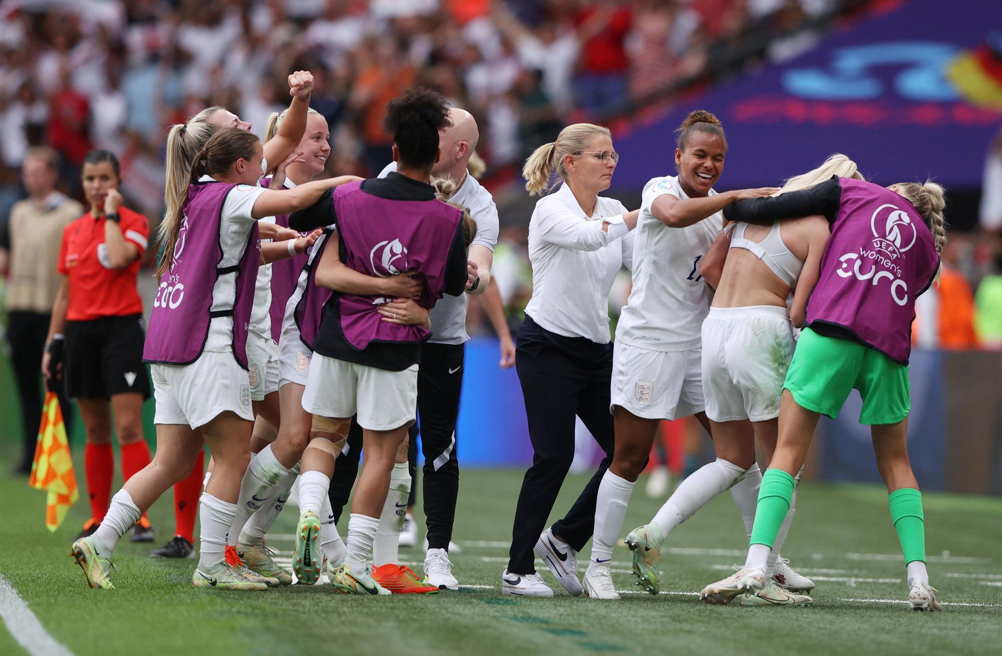 Así ha sido el gol de Kelly para que Inglaterra gane la Eurocopa Femenina