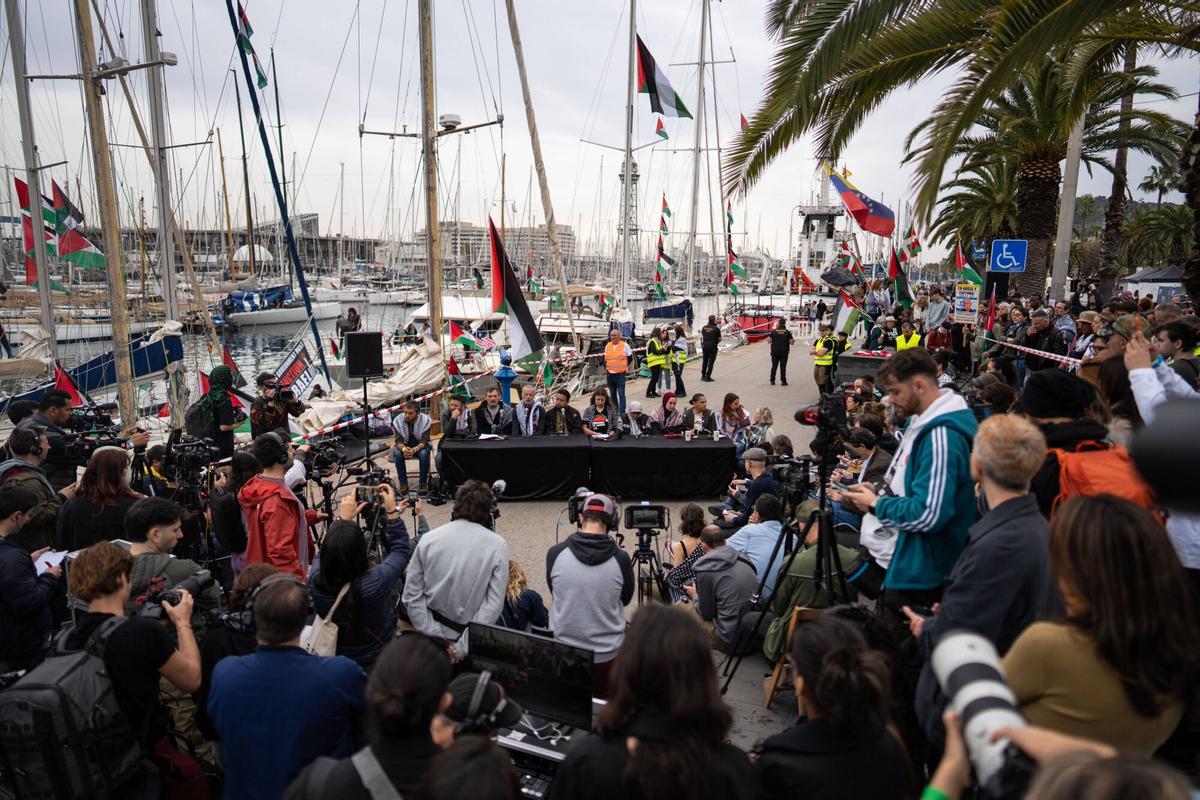 Una nueva flotilla con más de setenta embarcaciones y un millar de participantes se prepara para poner rumbo a Gaza, y el puerto de Barcelona se llena de actividades para apoyar la iniciativa. Foto de Zowy Voeten