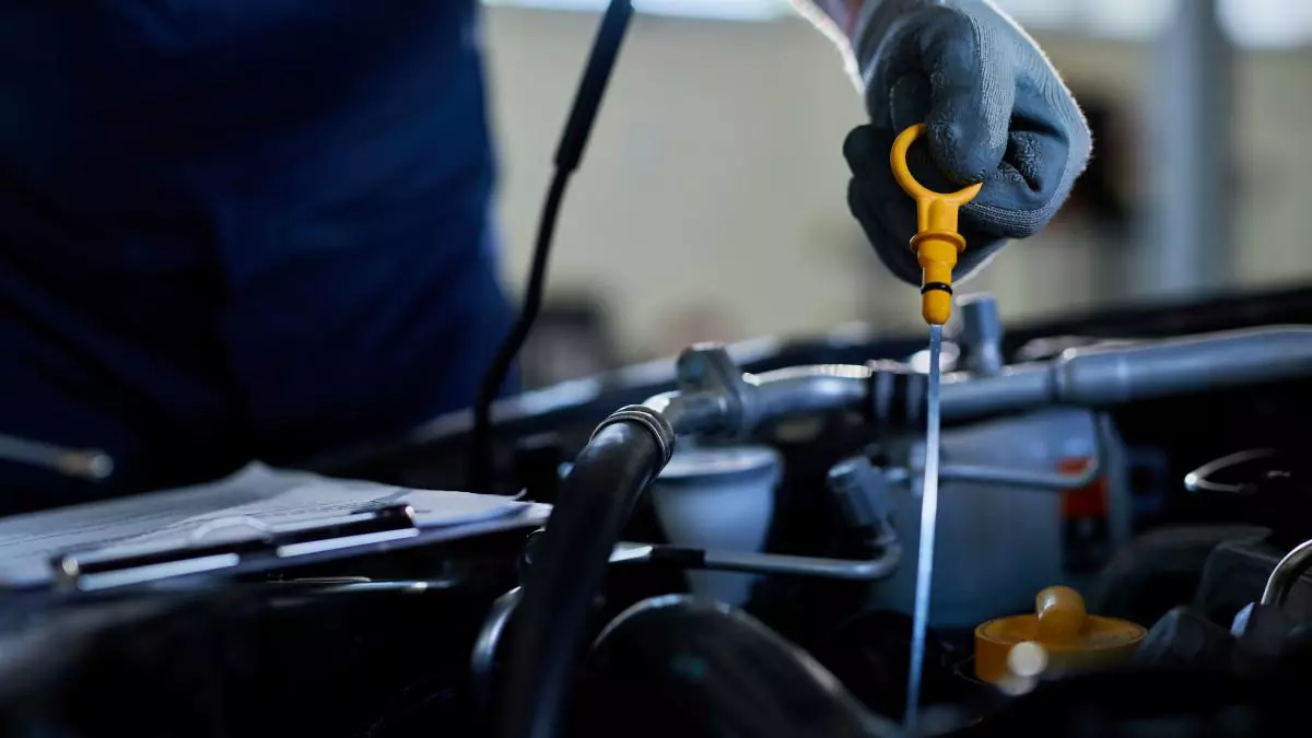 Así debes comprobar el aceite de tu coche para un rendimiento óptimo