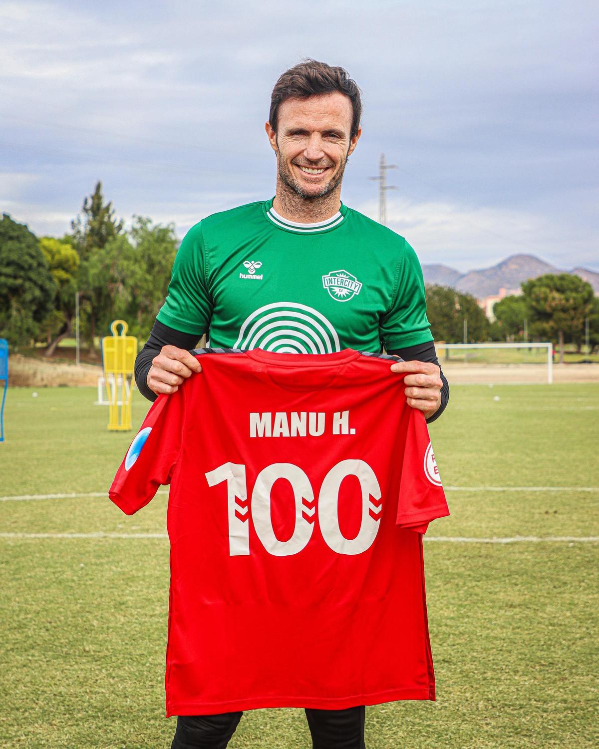 El portero del Intercity agradeció que Álvaro García, que también ha cumplido 100 partidos, le otorgara la camiseta