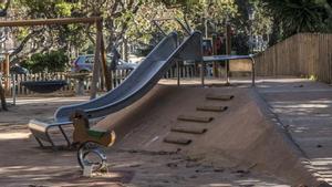 Tobogán adaptado para ninos con discapacidad en el parque de la Ciutadella.