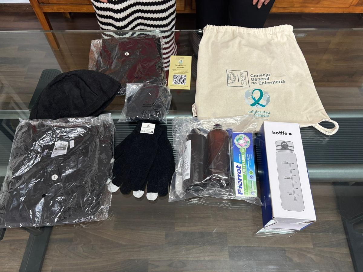 Objetos que componen el kit que se entrega a las personas sin hogar.