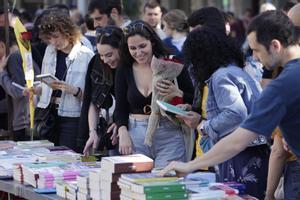 El manifiesto contra la privatización de Sant Jordi suma un centenar de apoyos: Es una fiesta popular, no una feria de pago