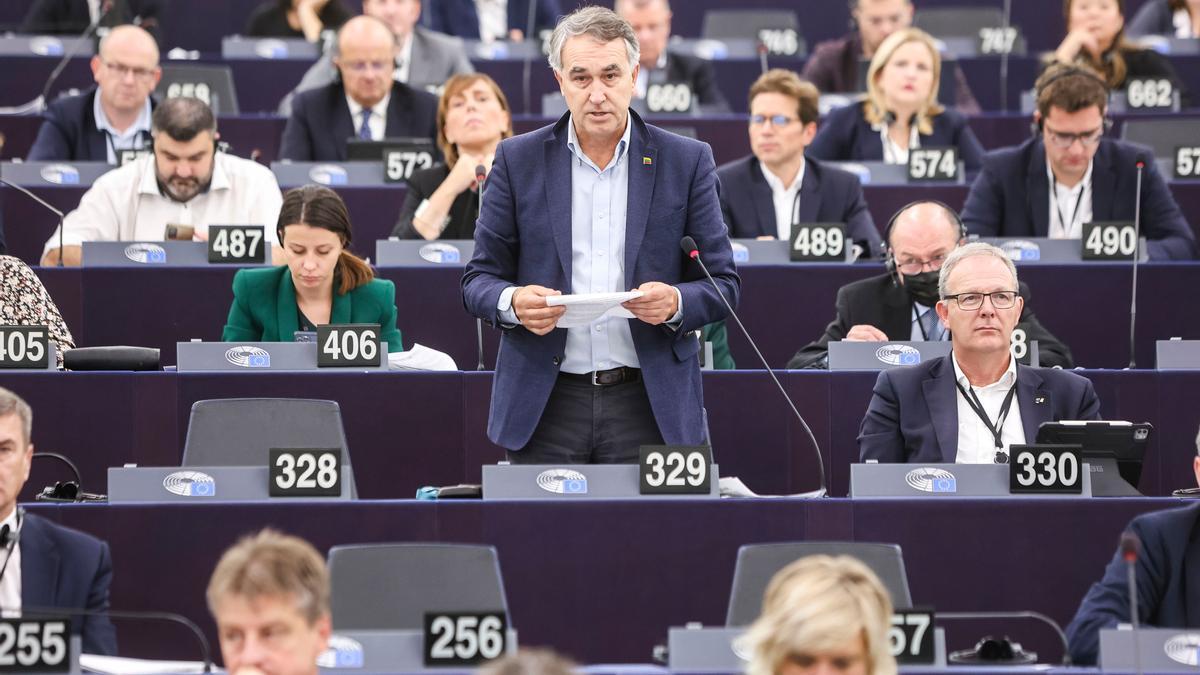 Imatge d&#039;un eurodiputat prenent la paraula al ple del Parlament Europeu a Estrasburg