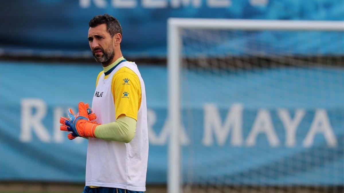 Diego López durante la sesión de entrenamiento