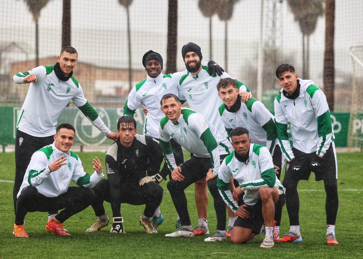 Varios futbolistas del Córdoba CF, en una de las sesiones de trabajo de esta semana.