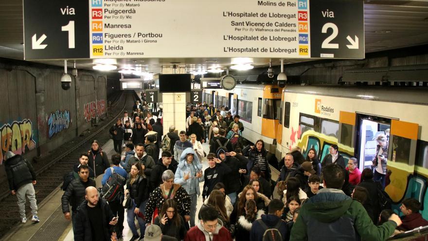 Usuaris de Rodalies, sobre la vaga de Renfe i Adif: &quot;El servei és tan pèssim que si anés bé la notaríem&quot;